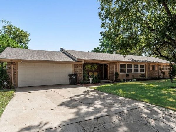 919 Surry Place Drive, Cleburne, TX 76033