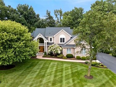 8 Folkestone Lane, Penfield, NY 14526