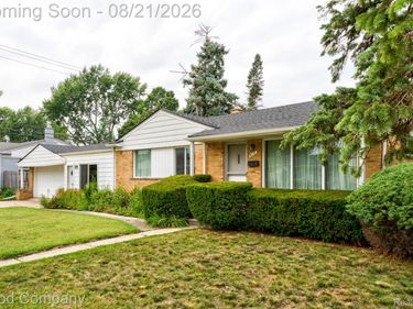 910 School Street, Clawson, Mi 48017