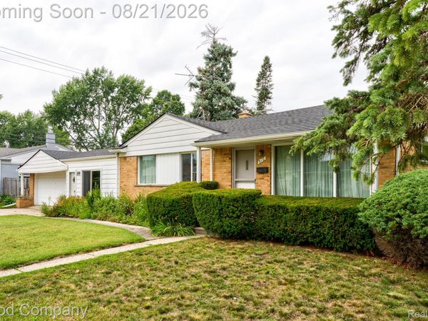 910 School Street, Clawson, Mi 48017