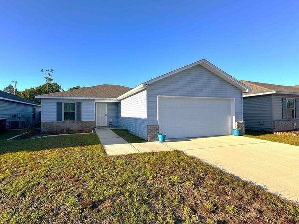 8752 Schooner Ln, Pensacola, FL 32507