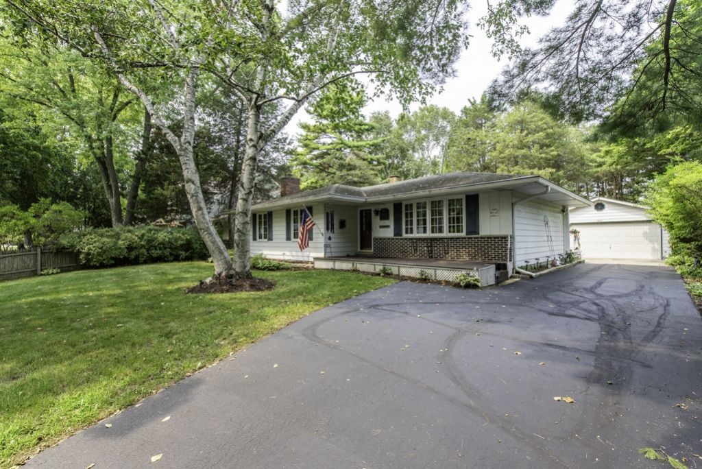 9816 W Oak Forest Drive, Beach Park, IL 60099 Main Photo
