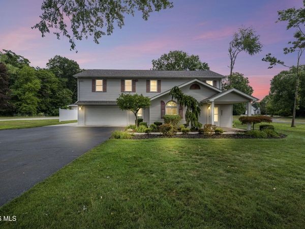 2004 King Road, Toledo, OH 43617
