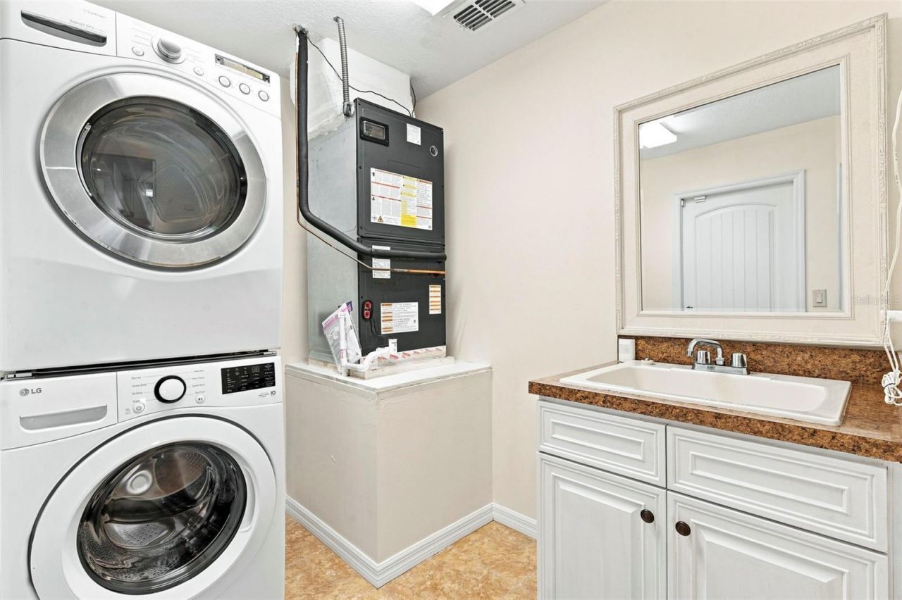 7218 34th Street E, Sarasota, FL 34243 Photo