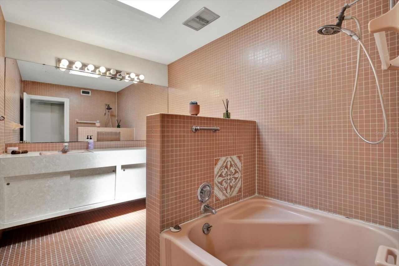 5708 Puritan Road, Tampa, FL 33617 Photo