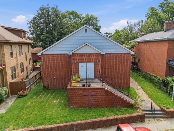 844 Summit Street , Columbus, OH 43215