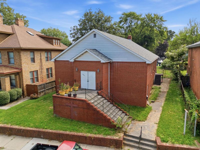 844 Summit Street , Columbus, OH 43215 Photo 3