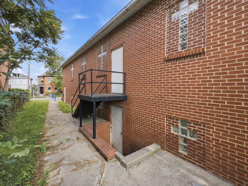 844 Summit Street , Columbus, OH 43215 Photo 43
