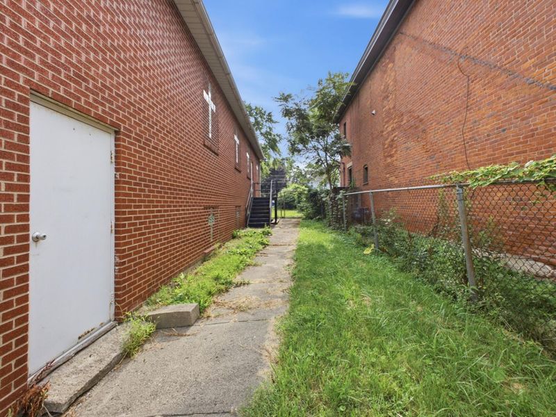 844 Summit Street , Columbus, OH 43215 Photo 44