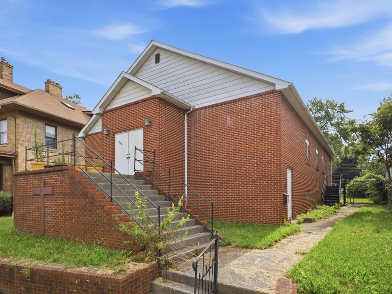 844 Summit Street , Columbus, OH 43215 Photo 5