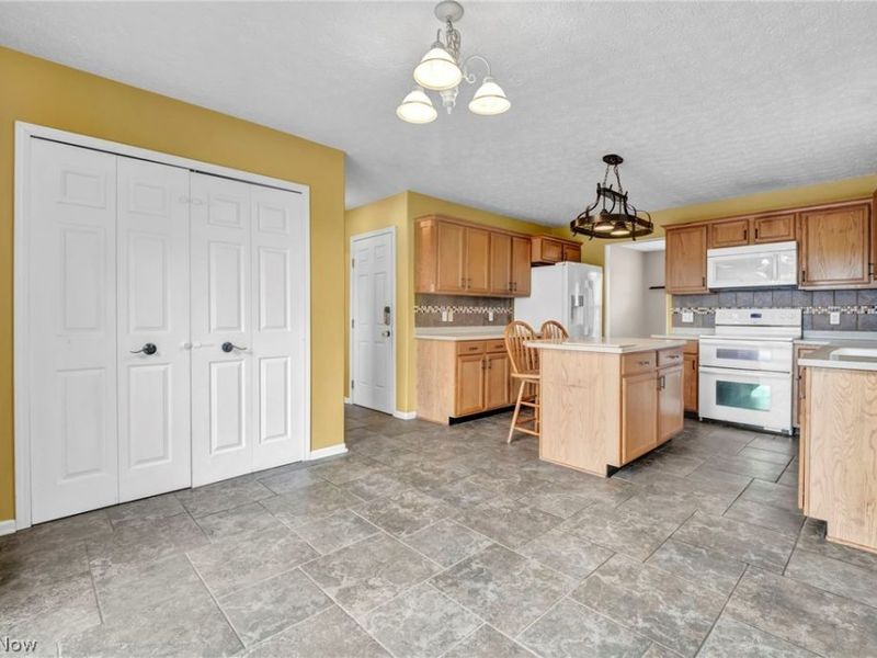 5292 Meadow Park Drive , Kent, OH 44240 Photo 9