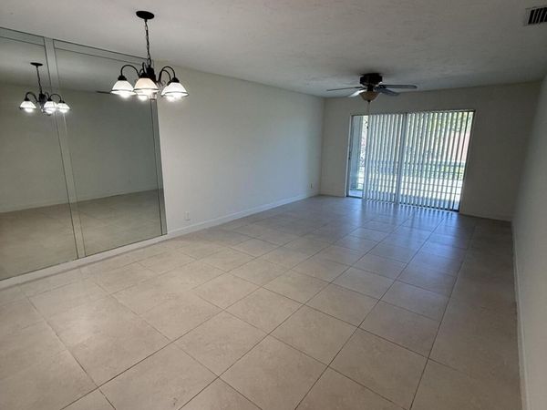 5515 N LAKEWOOD Circle N, Unit 124, Margate, FL 33063