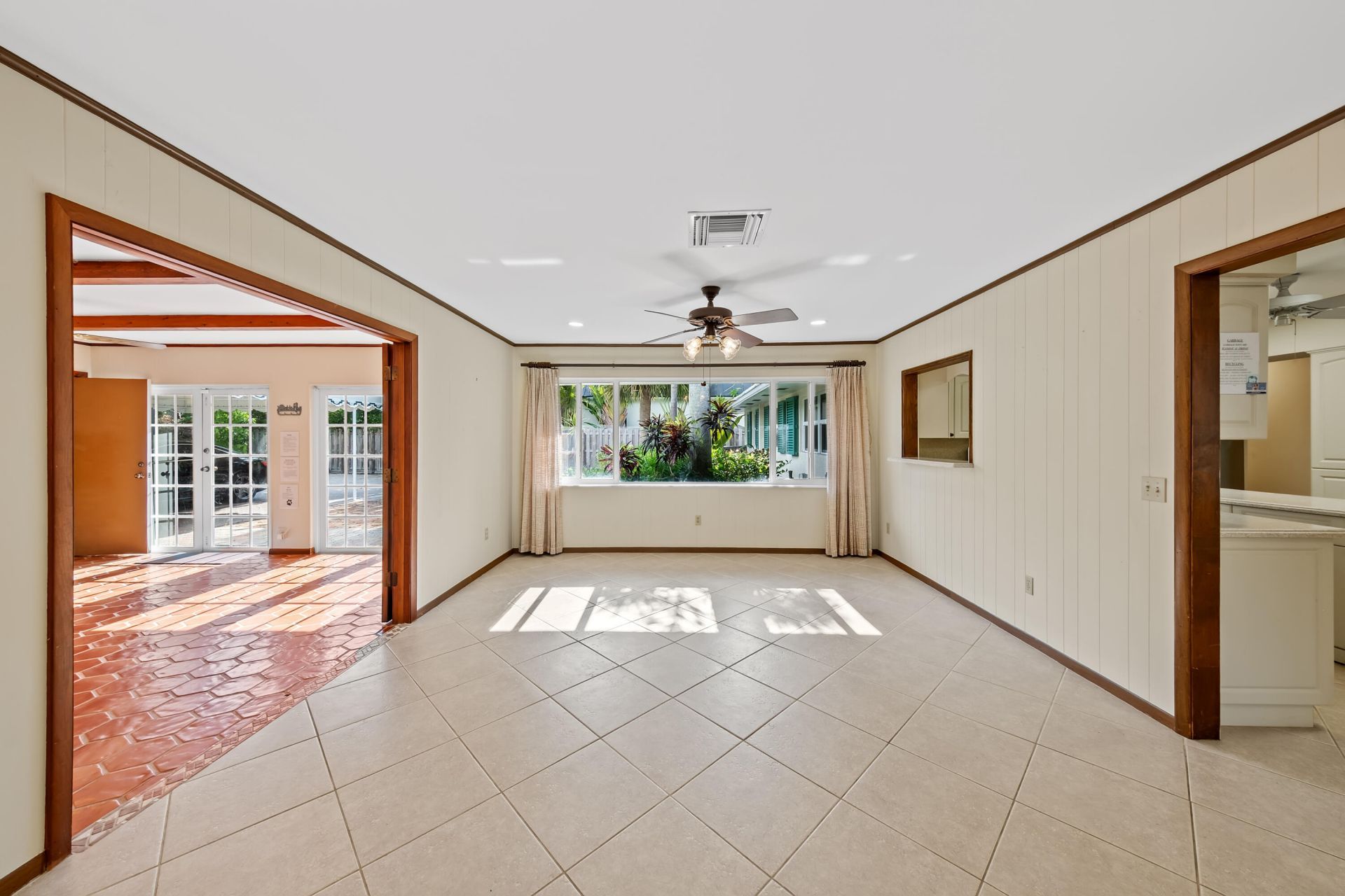129 Alhambra Place, West Palm Beach, FL 33405 Photo