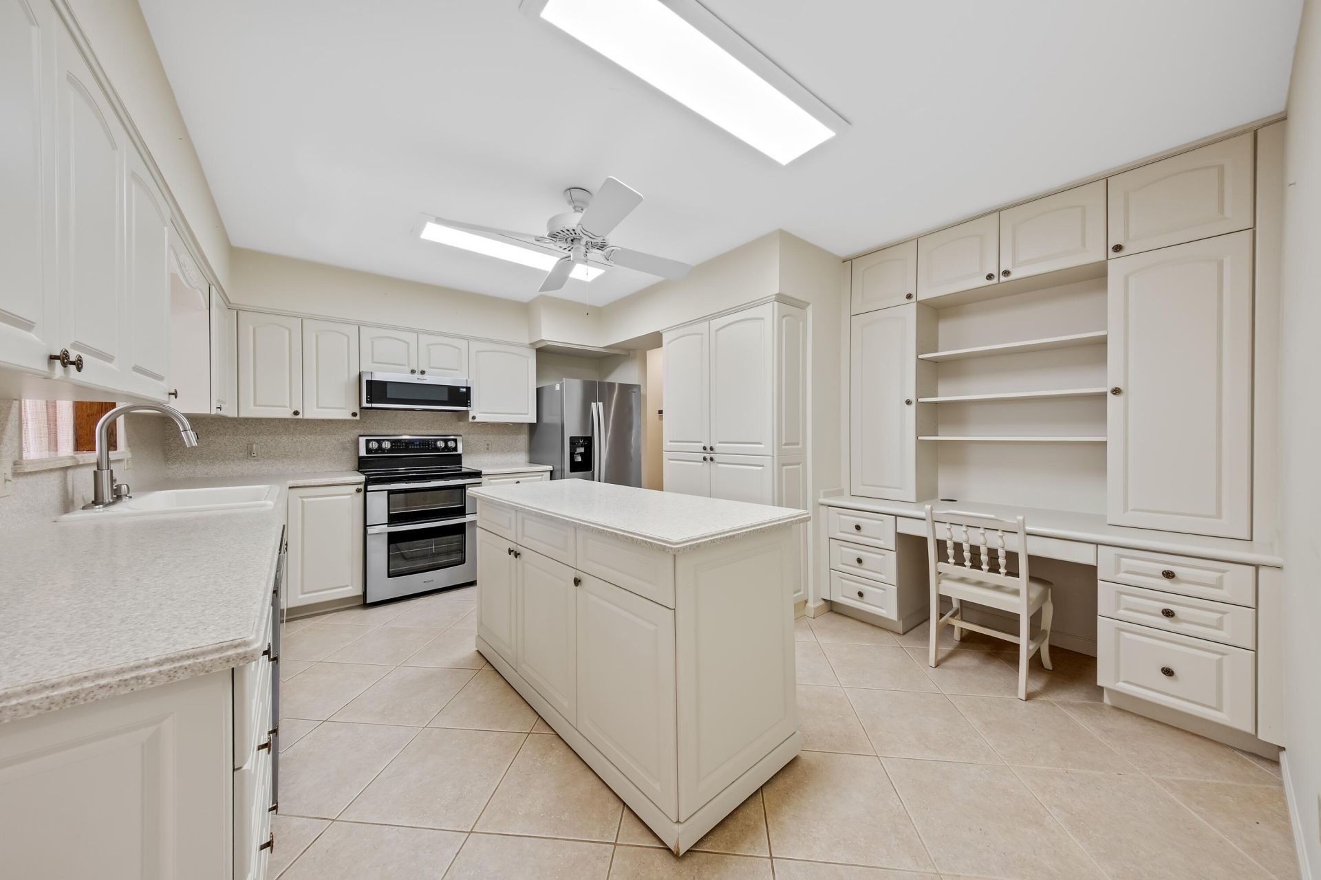 129 Alhambra Place, West Palm Beach, FL 33405 Photo