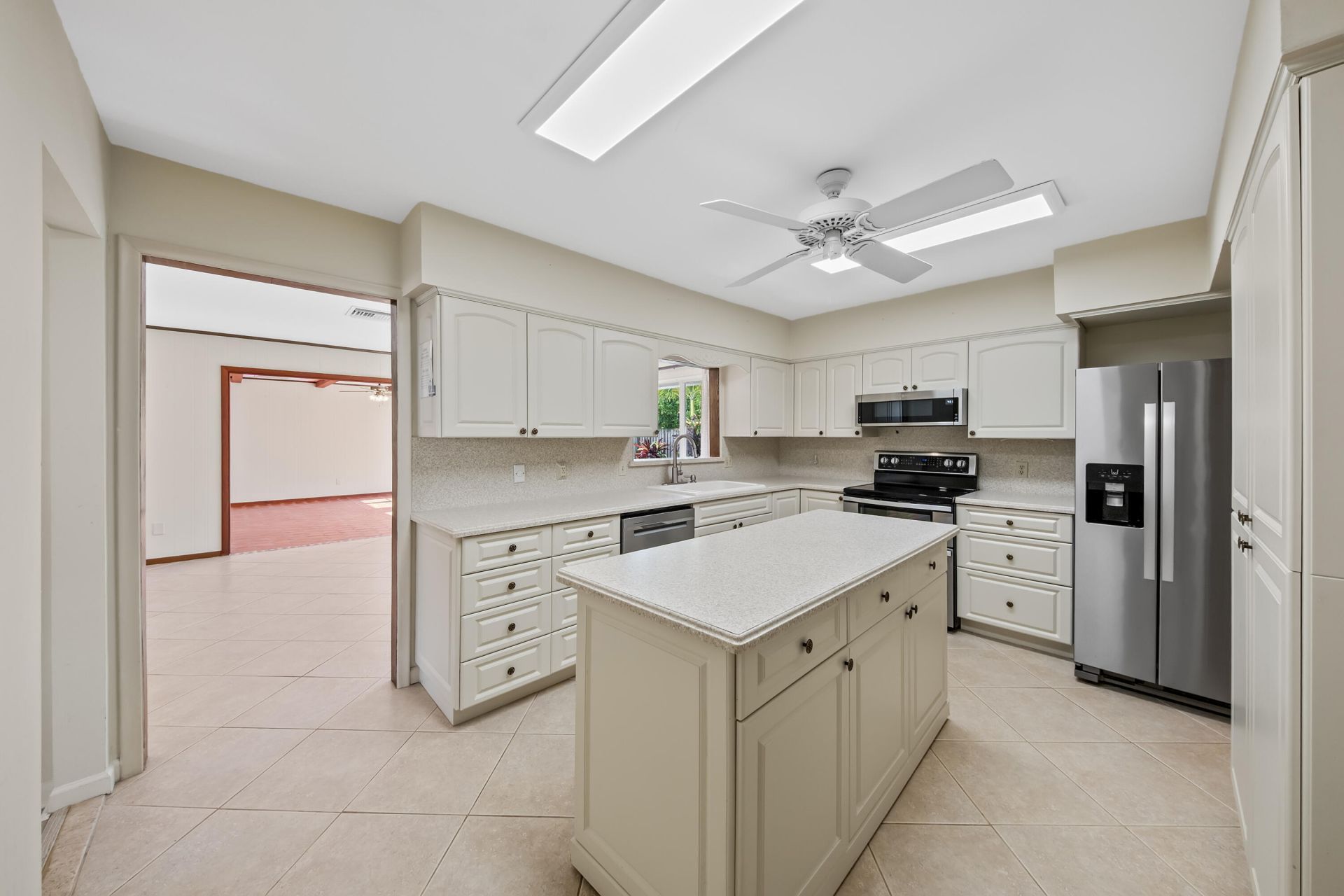 129 Alhambra Place, West Palm Beach, FL 33405 Photo