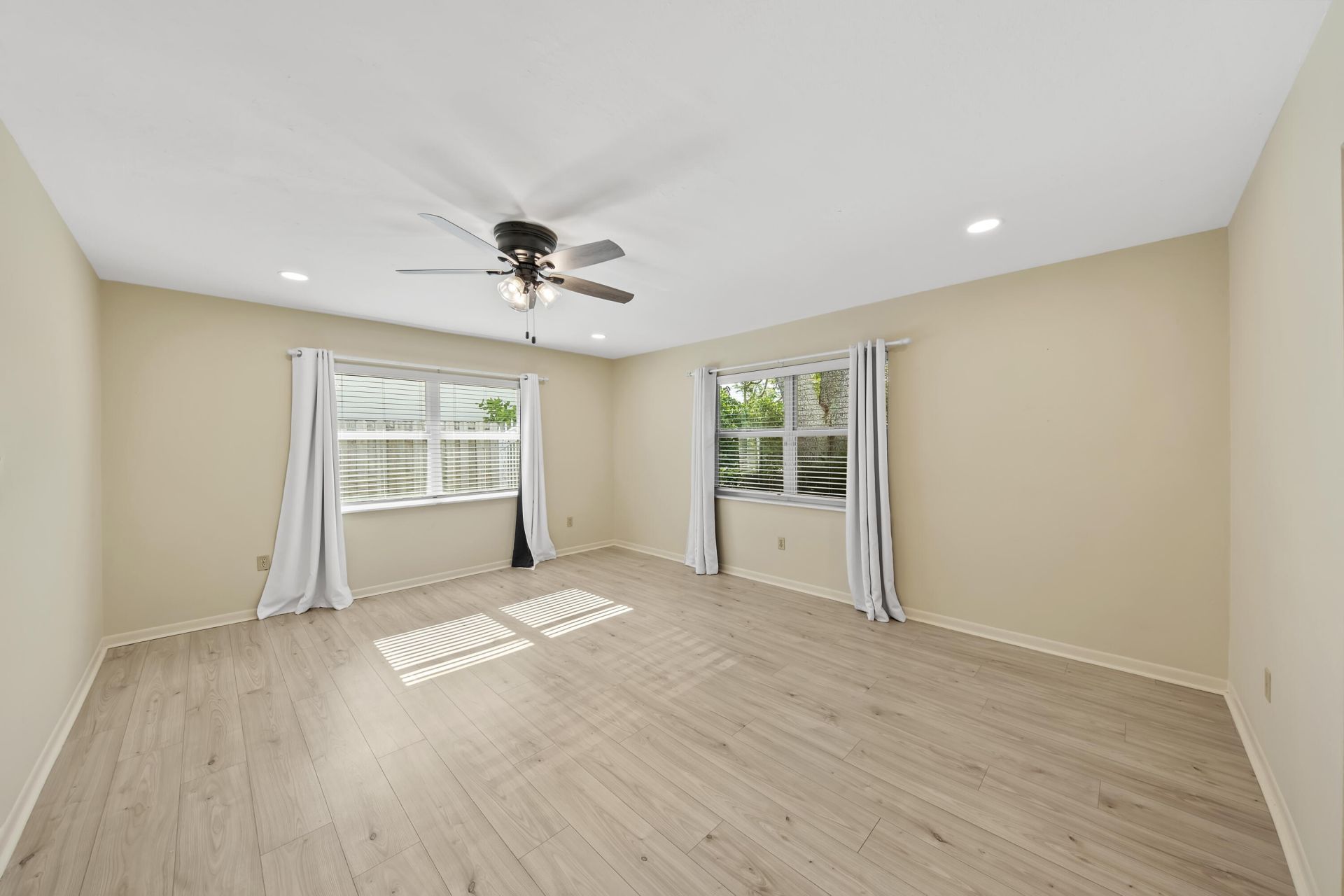 129 Alhambra Place, West Palm Beach, FL 33405 Photo