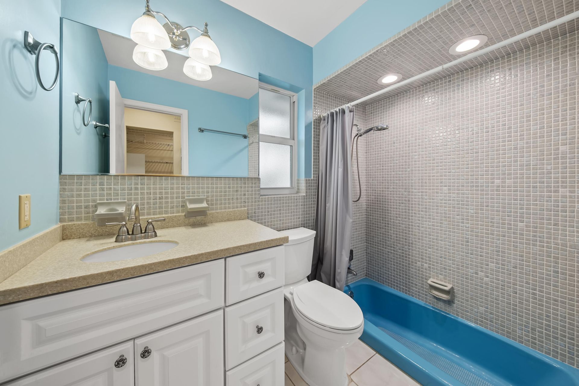 129 Alhambra Place, West Palm Beach, FL 33405 Photo