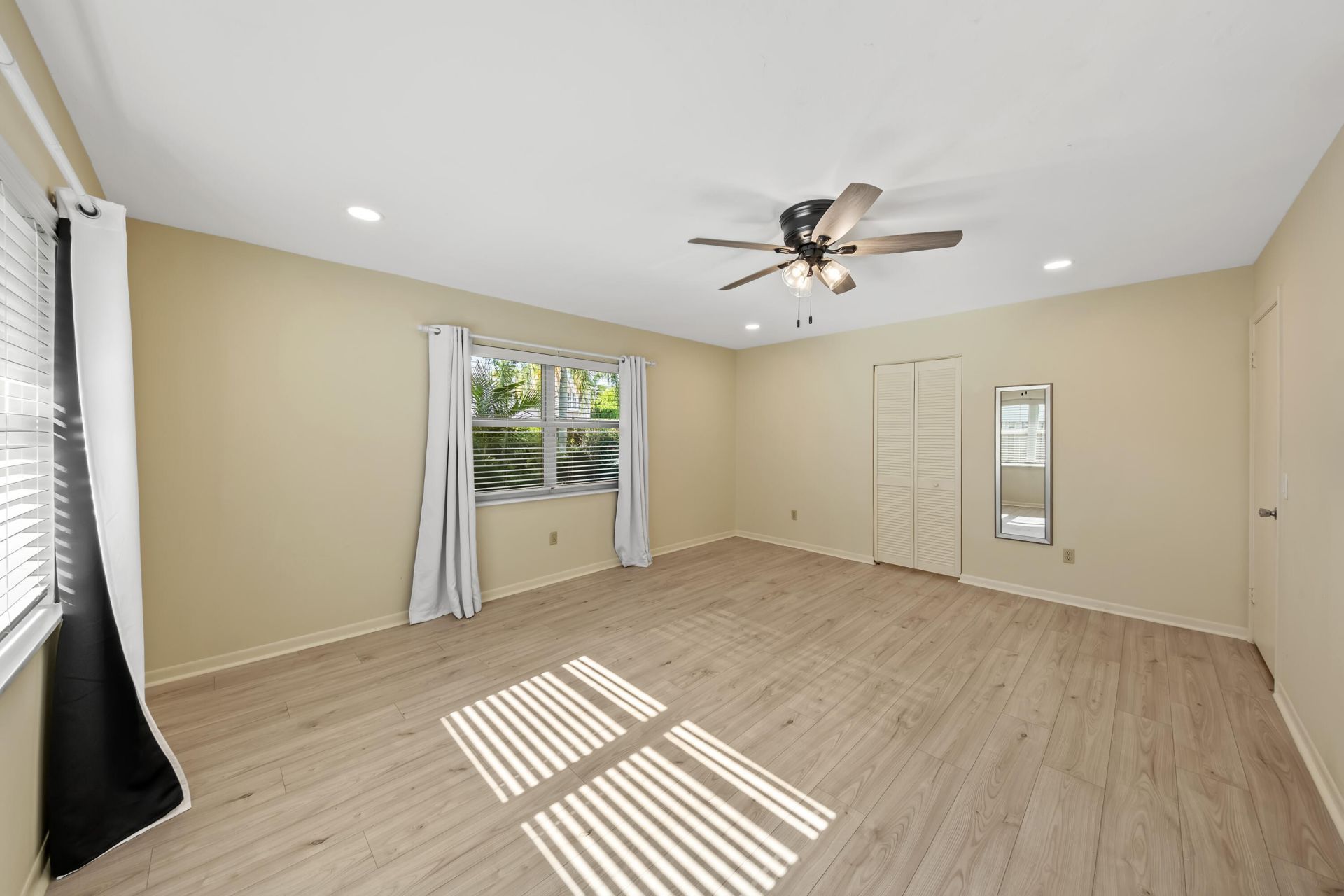 129 Alhambra Place, West Palm Beach, FL 33405 Photo