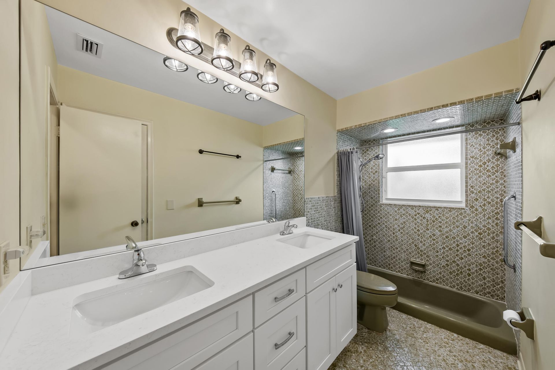 129 Alhambra Place, West Palm Beach, FL 33405 Photo