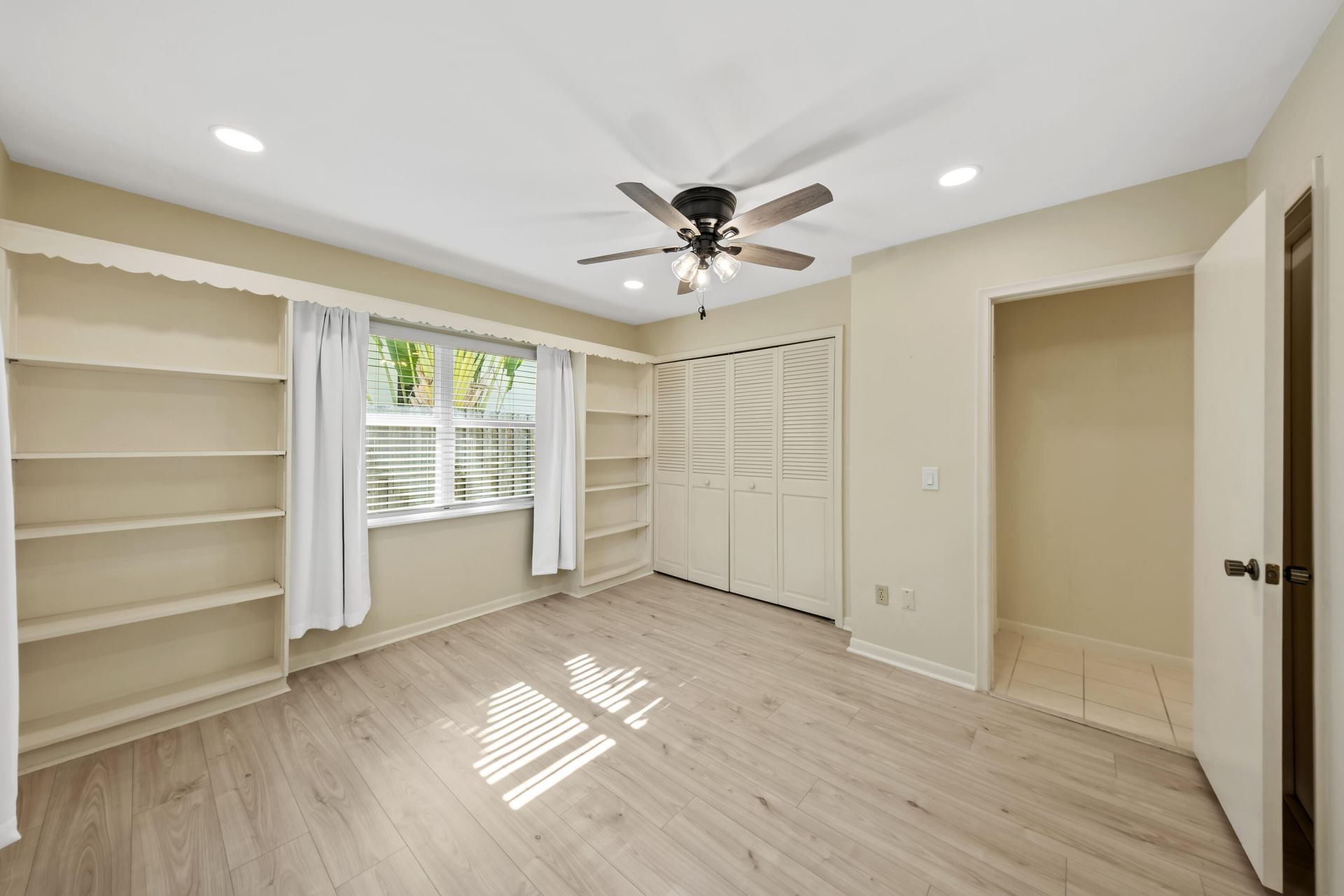 129 Alhambra Place, West Palm Beach, FL 33405 Photo