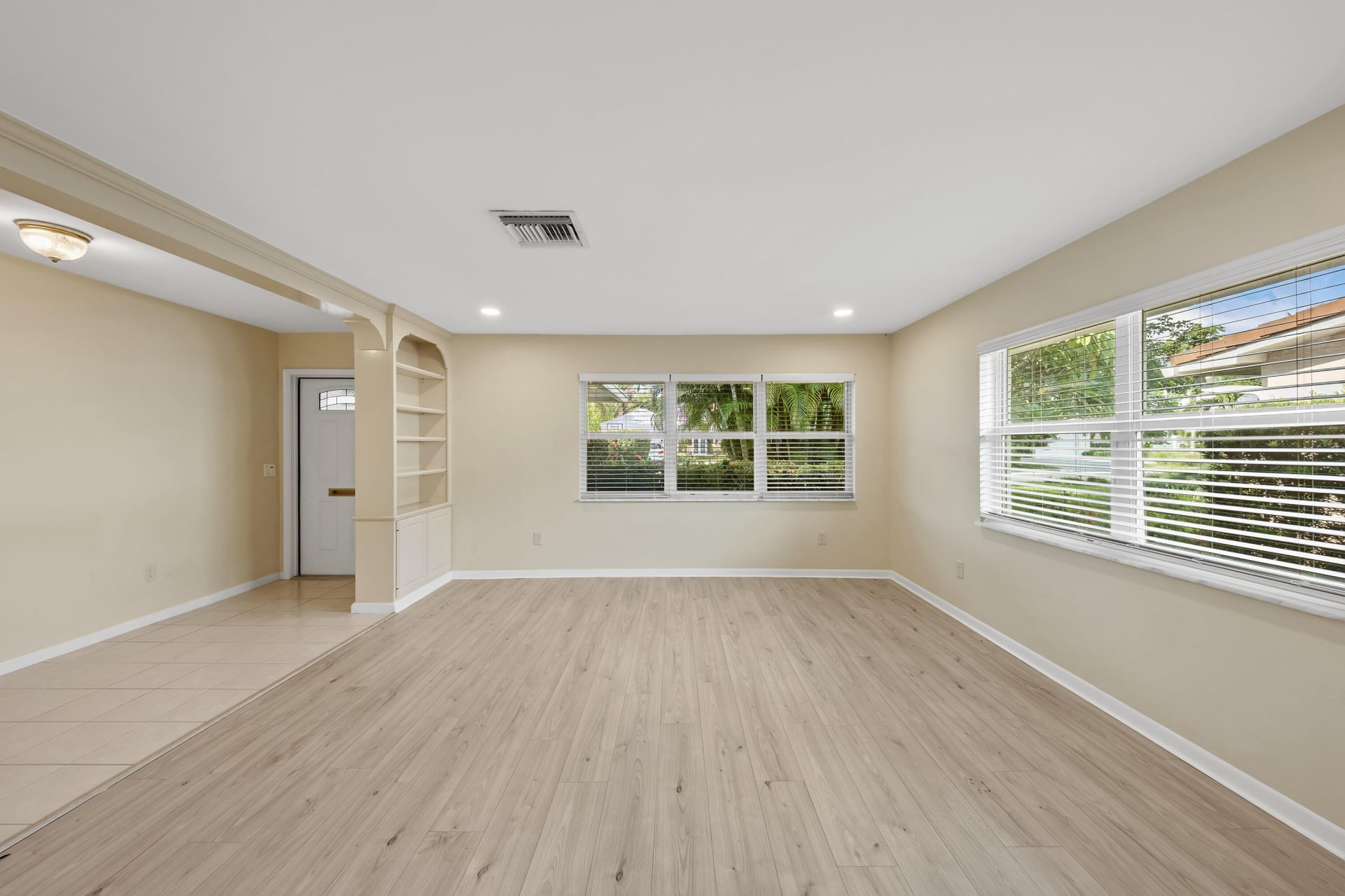 129 Alhambra Place, West Palm Beach, FL 33405 Photo