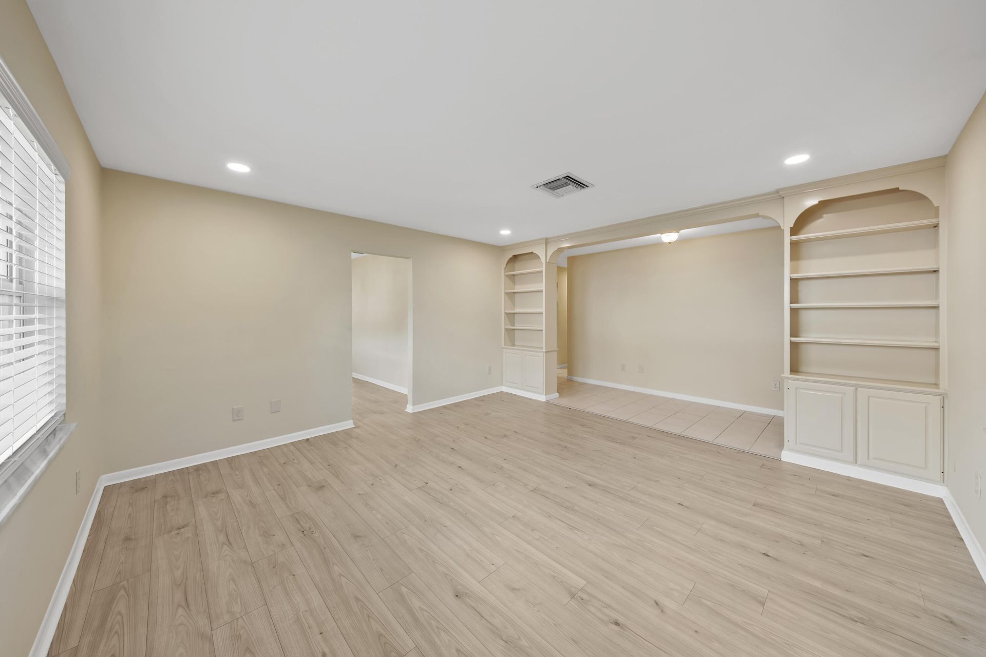 129 Alhambra Place, West Palm Beach, FL 33405 Photo