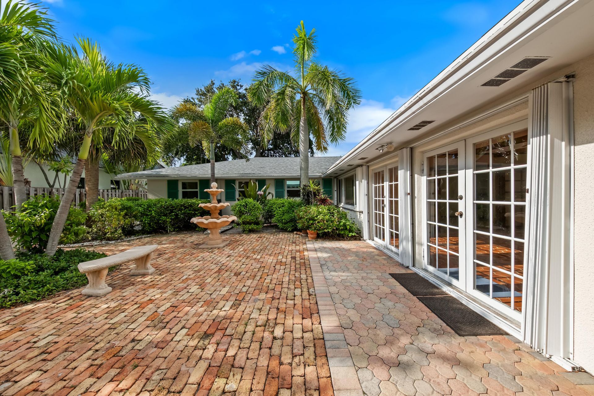 129 Alhambra Place, West Palm Beach, FL 33405 Photo