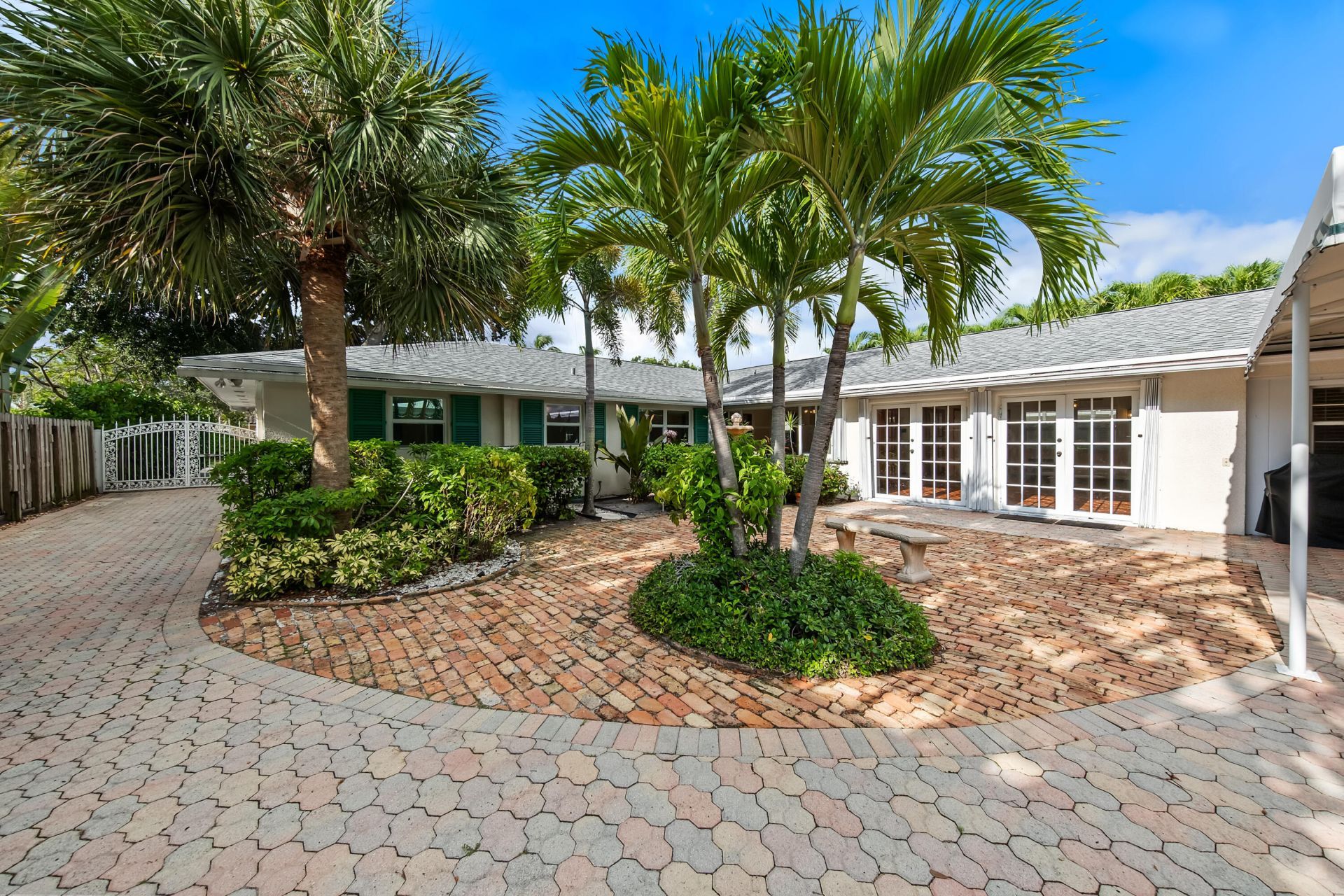 129 Alhambra Place, West Palm Beach, FL 33405 Photo