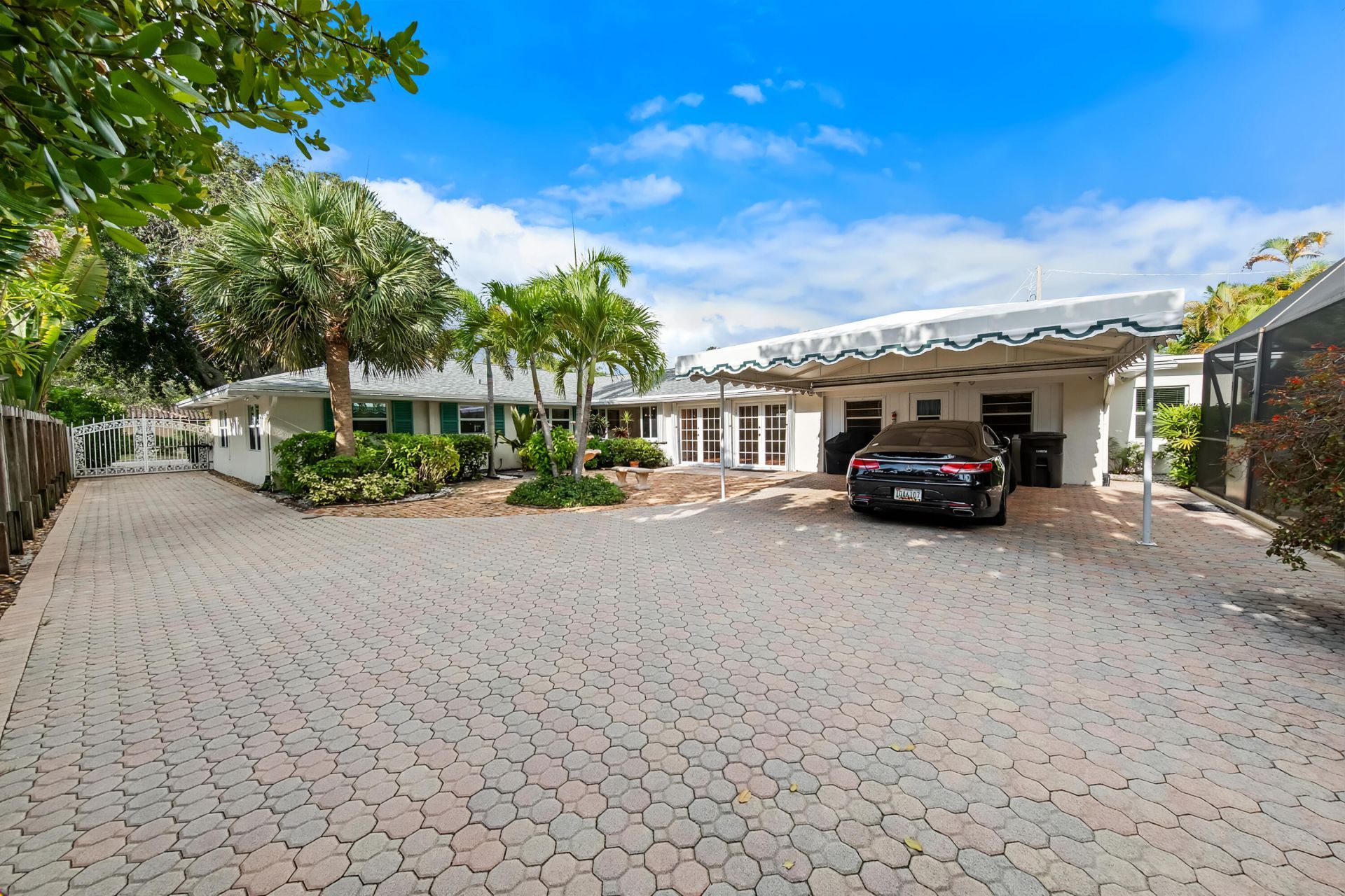 129 Alhambra Place, West Palm Beach, FL 33405 Photo