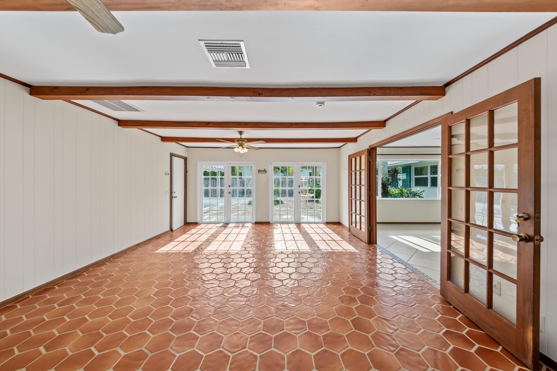 129 Alhambra Place, West Palm Beach, FL 33405 Photo