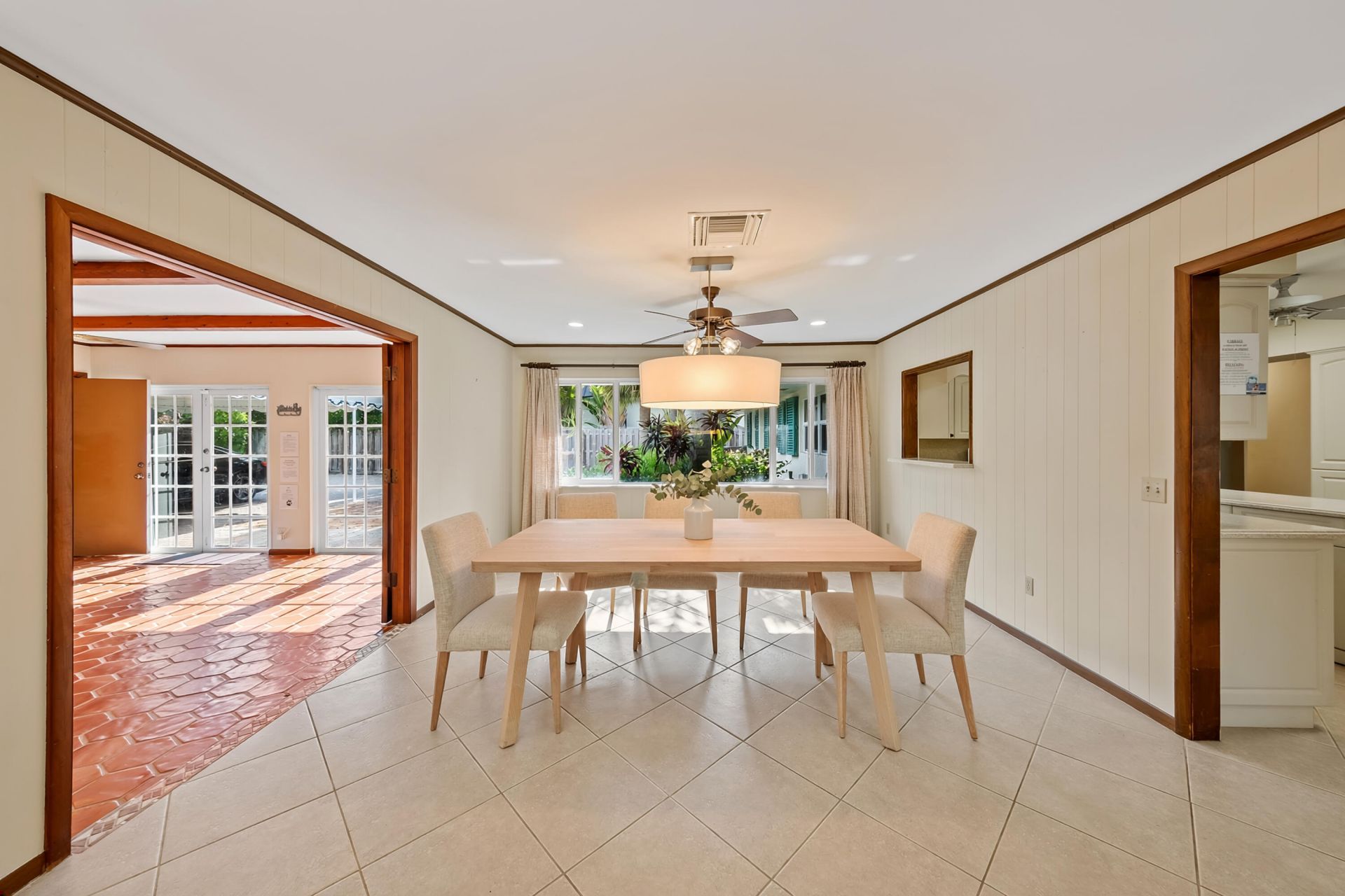 129 Alhambra Place, West Palm Beach, FL 33405 Photo