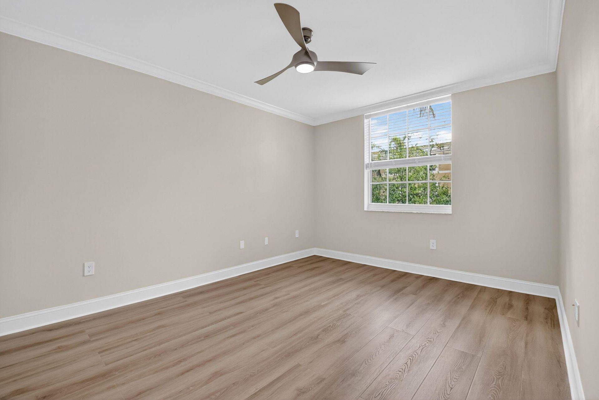 630 S Sapodilla Avenue, Unit 412, West Palm Beach, FL 33401 Photo