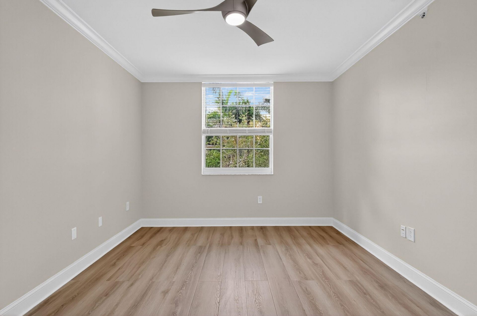 630 S Sapodilla Avenue, Unit 412, West Palm Beach, FL 33401 Photo