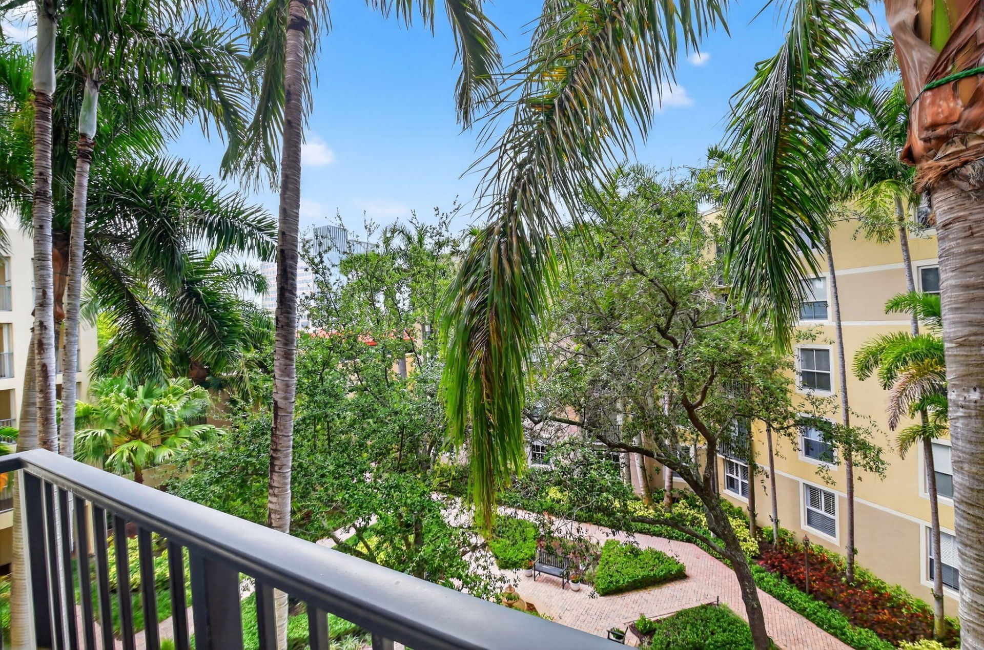 630 S Sapodilla Avenue, Unit 412, West Palm Beach, FL 33401 Photo