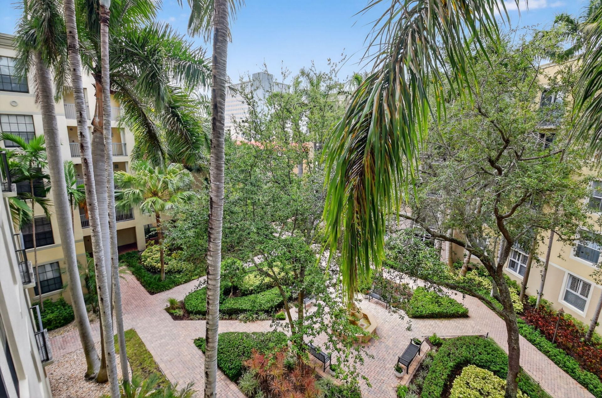 630 S Sapodilla Avenue, Unit 412, West Palm Beach, FL 33401 Photo