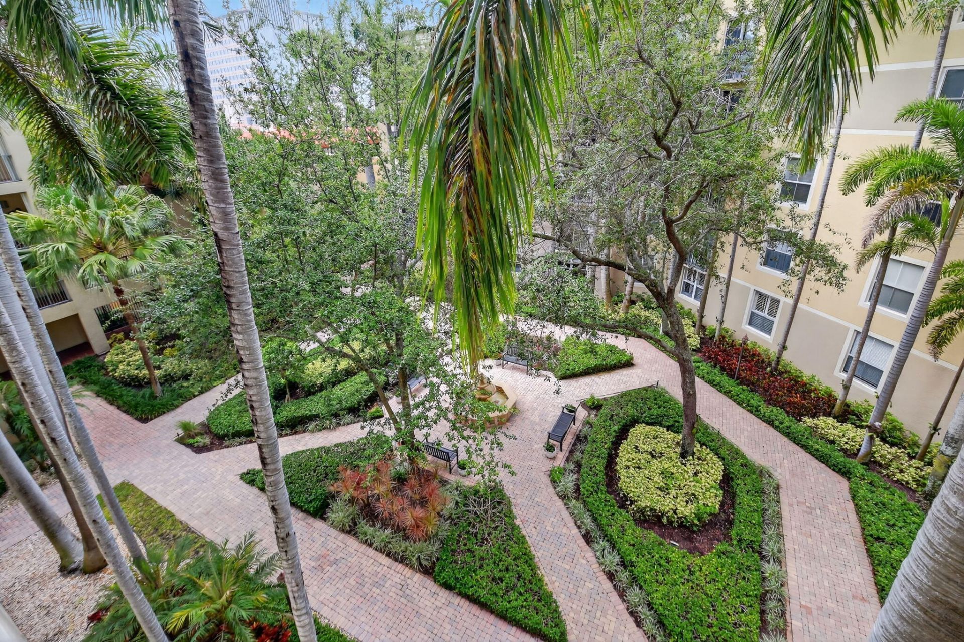 630 S Sapodilla Avenue, Unit 412, West Palm Beach, FL 33401 Photo