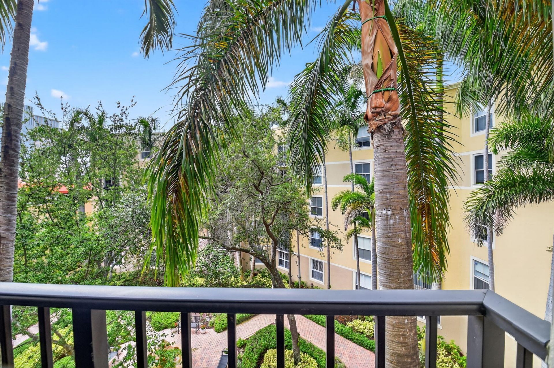 630 S Sapodilla Avenue, Unit 412, West Palm Beach, FL 33401 Photo