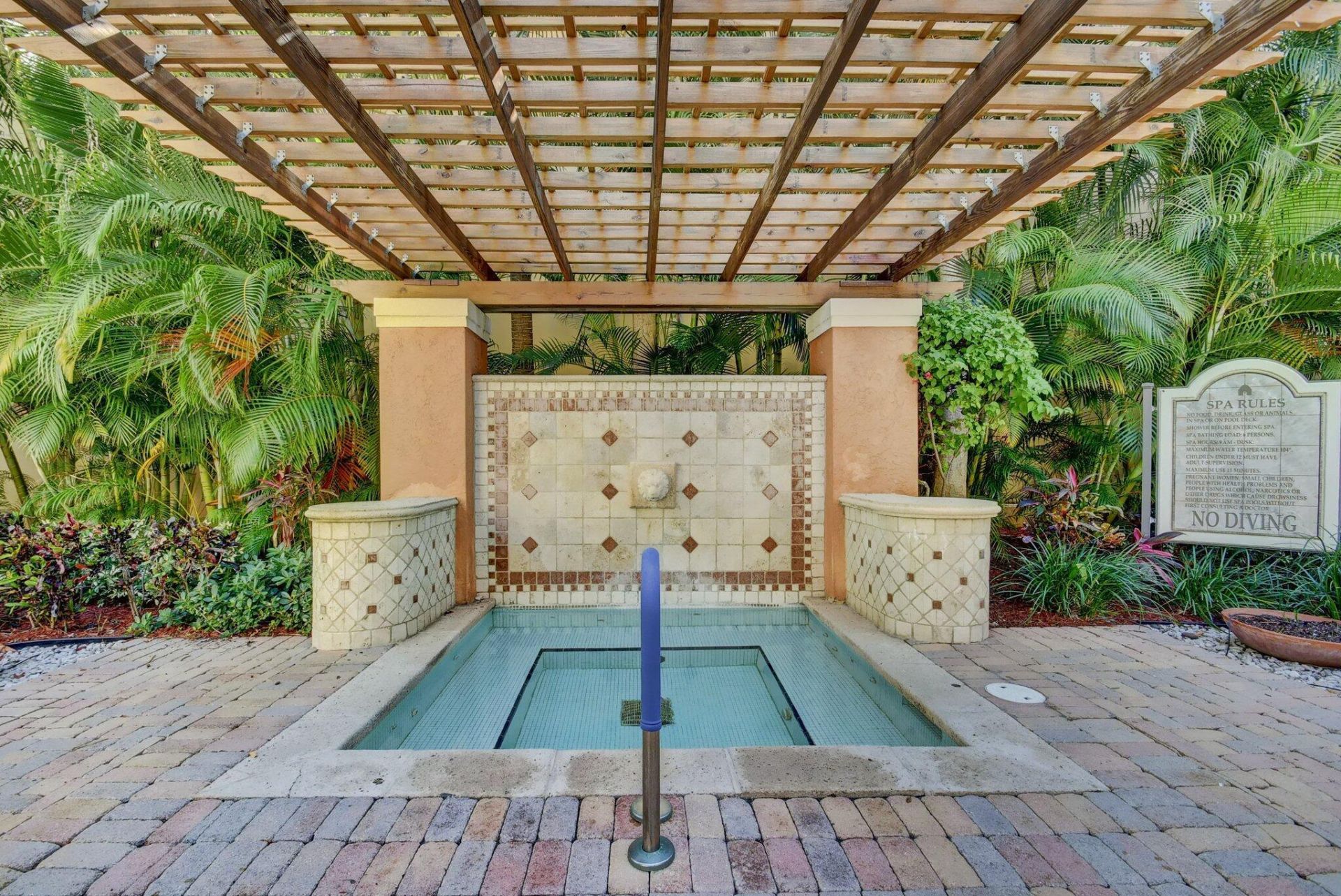 630 S Sapodilla Avenue, Unit 412, West Palm Beach, FL 33401 Photo