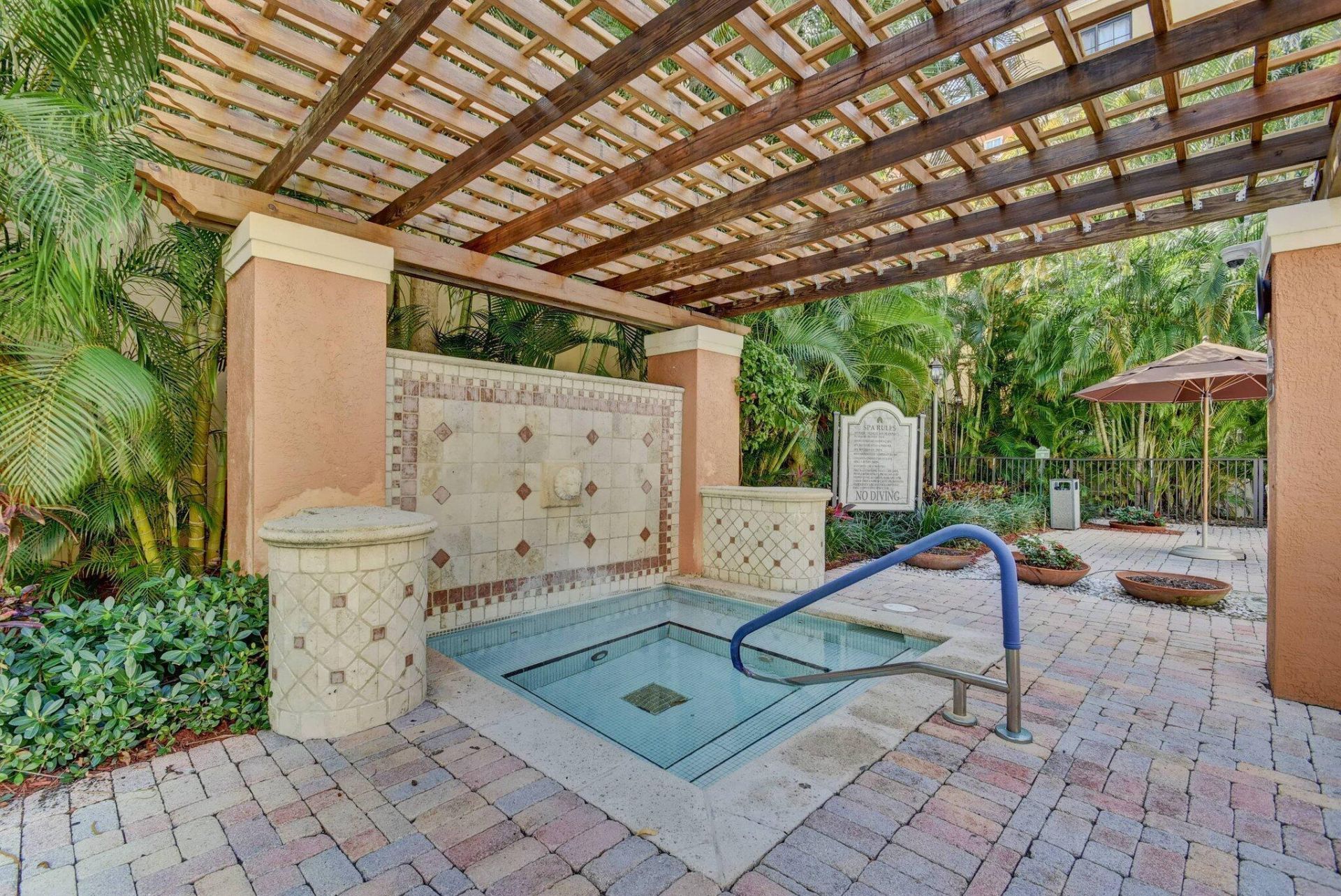 630 S Sapodilla Avenue, Unit 412, West Palm Beach, FL 33401 Photo