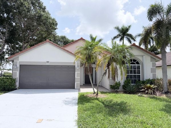 1975 Oak Berry Circle, Wellington, FL 33414