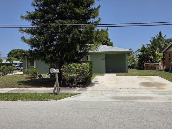 734 NE 1ST Street, Boynton Beach, FL 33435