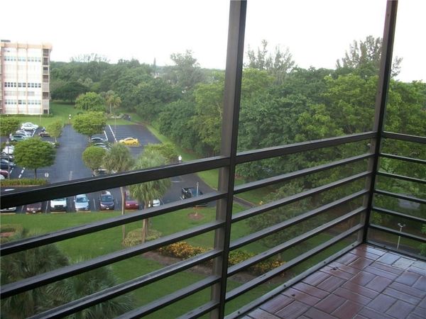 1000 SAINT CHARLES Place, Unit 701, Pembroke Pines, FL 33026