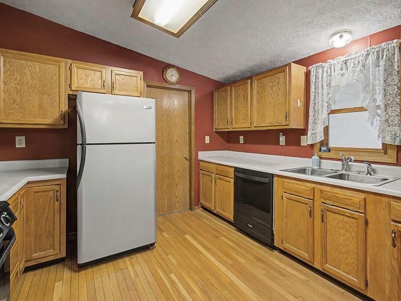 589 Floral Valley Drive W, Howard, OH 43028 Photo 11