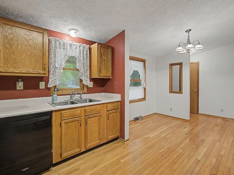 589 Floral Valley Drive W, Howard, OH 43028 Photo 13