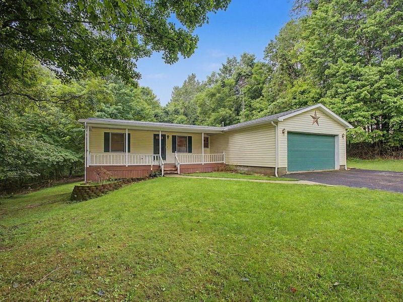 589 Floral Valley Drive W, Howard, OH 43028 Photo 2