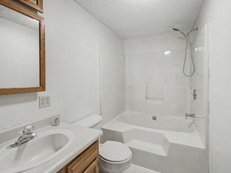 589 Floral Valley Drive W, Howard, OH 43028 Photo 21
