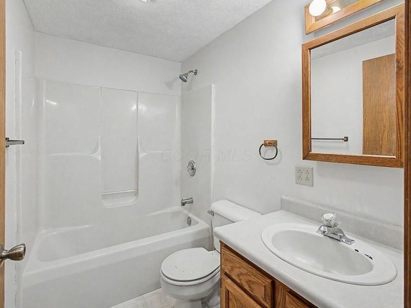 589 Floral Valley Drive W, Howard, OH 43028 Photo 27