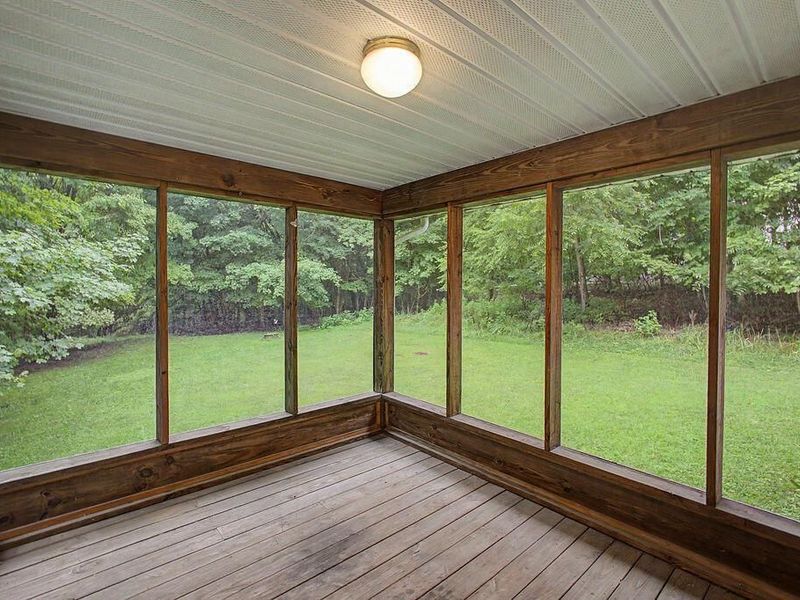 589 Floral Valley Drive W, Howard, OH 43028 Photo 8