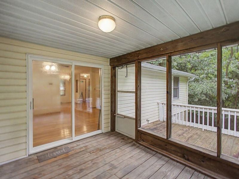 589 Floral Valley Drive W, Howard, OH 43028 Photo 9