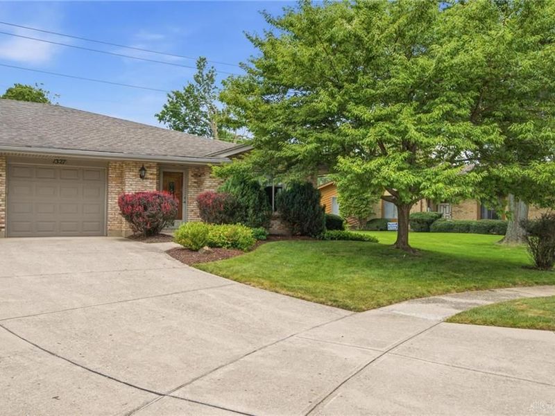 1327 Quail Bend Circle, Kettering, OH 45429 Photo 2